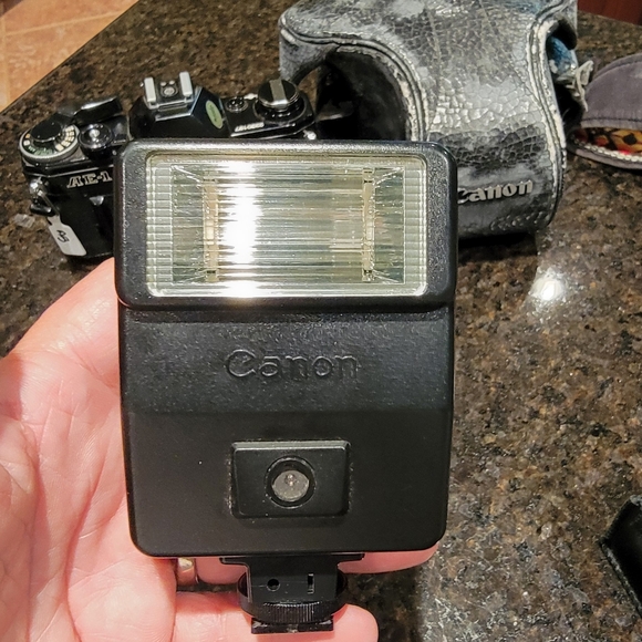 Black Canon AE1 + 50mm f/1.8or 2.0 Lens Manual Camera - Picture 7 of 13